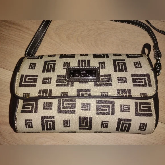 Vintage Guy Laroche Brown/ Tan Leather Logo Crossbody Bag - Picture 3 of 10